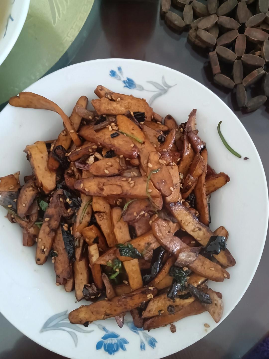 一吃就停不下来的～麻辣香干😋