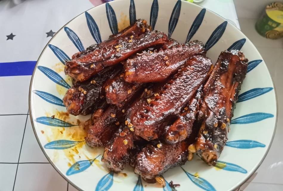 自制周黑鸭卤鸭翅鸭锁骨甜辣