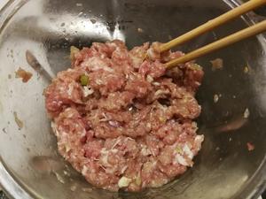 饺子:猪肉韭菜馅的做法 步骤1