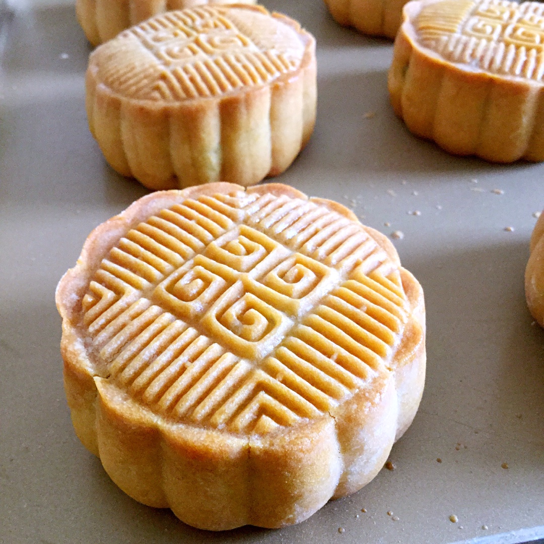 广式月饼—蛋黄莲蓉月饼