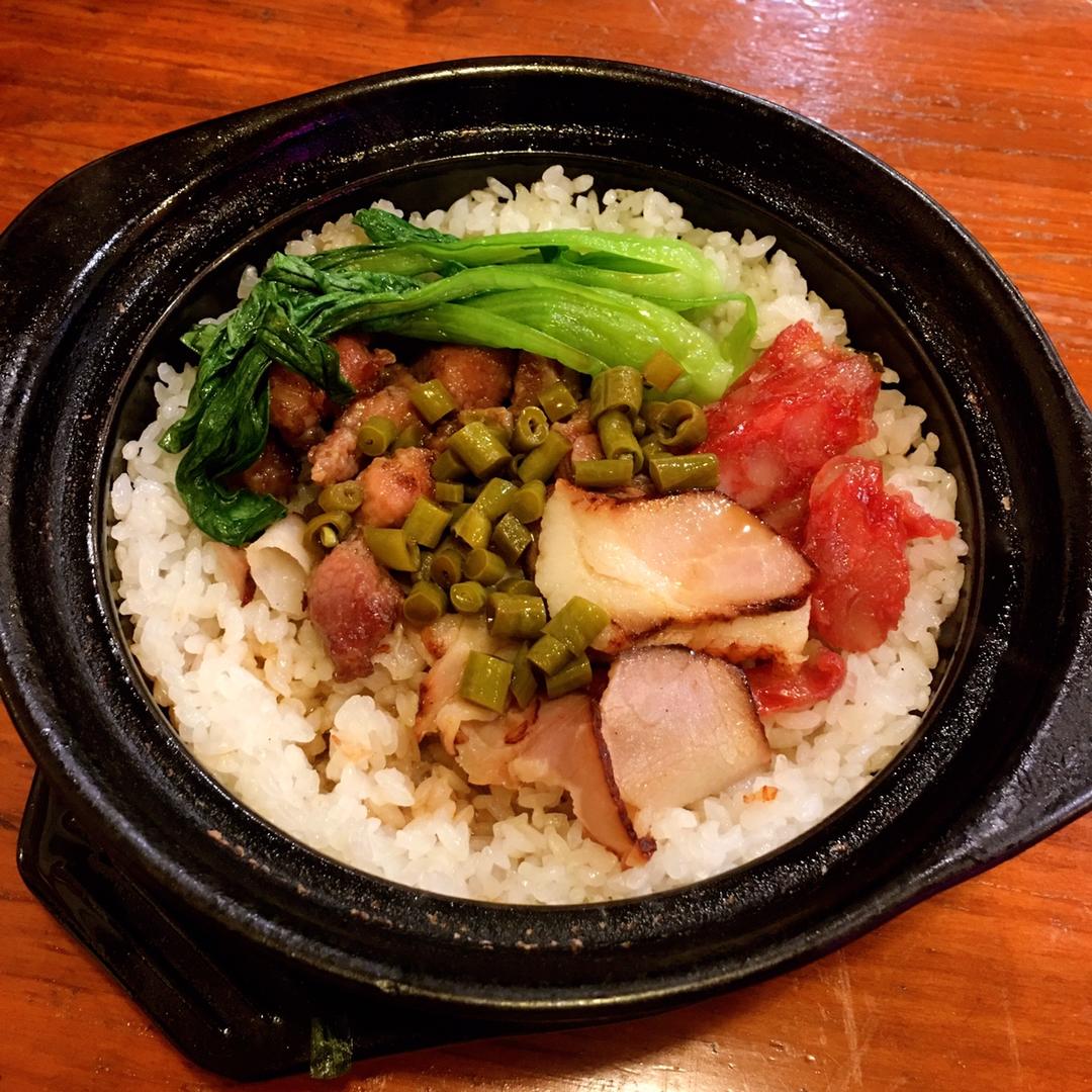 广式腊味煲仔饭