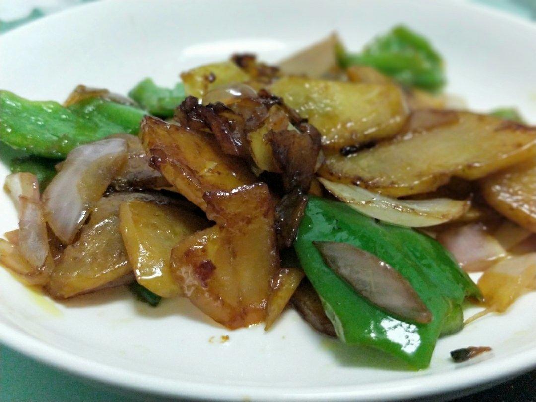 洋葱青椒炒土豆片