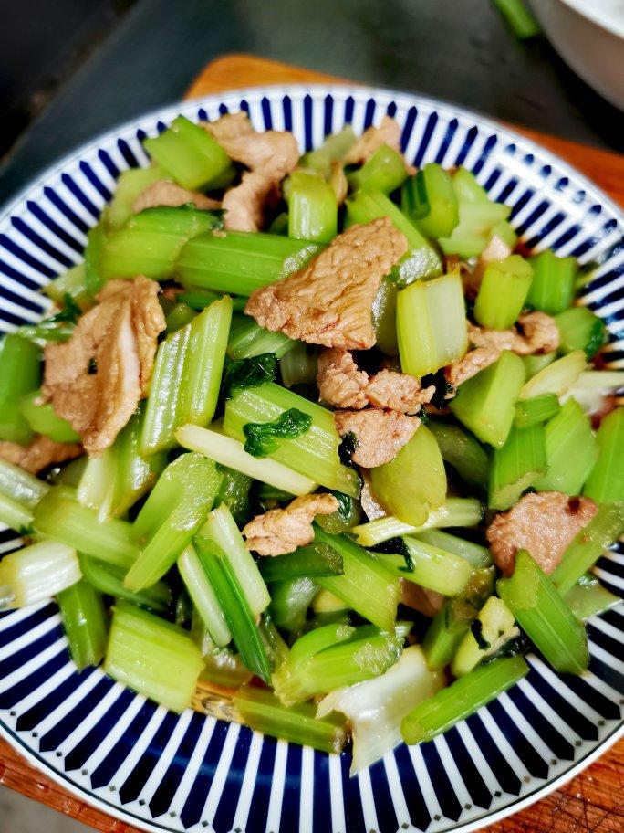 芹菜炒肉