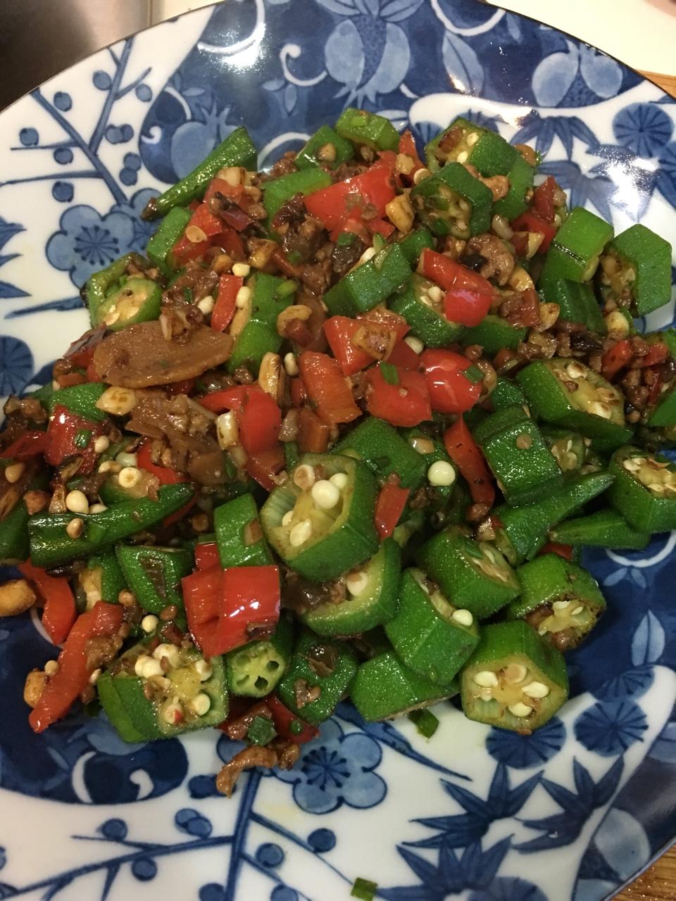 超级下饭的秋葵小炒肉