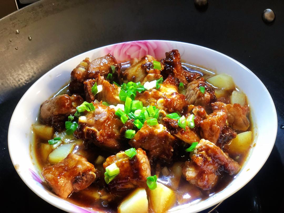 香酥排骨蒸土豆