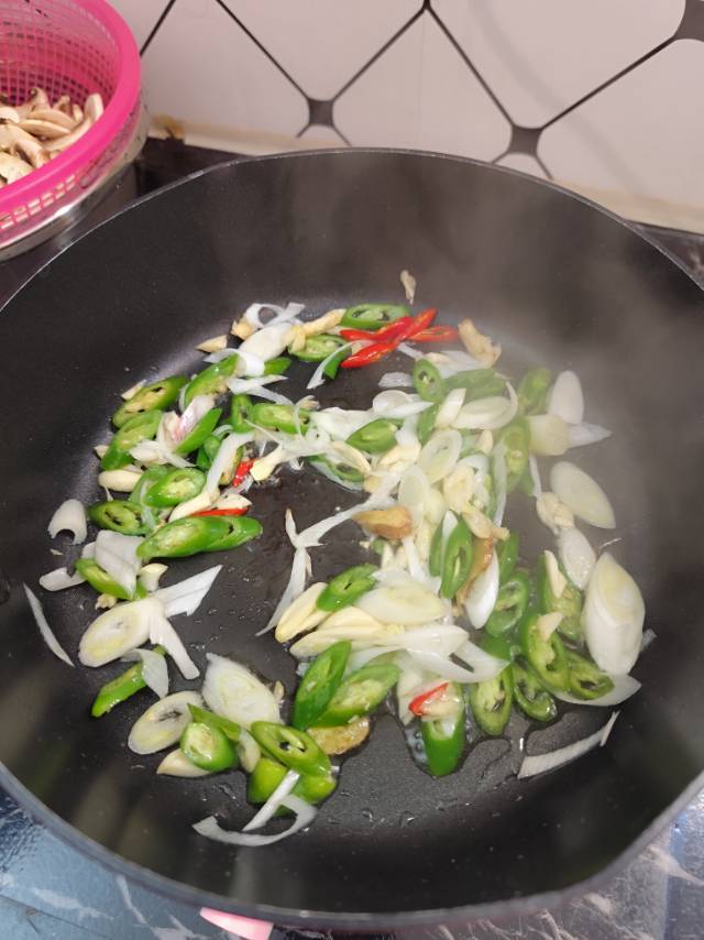 素炒鲜口蘑（白蘑菇），快手家常菜