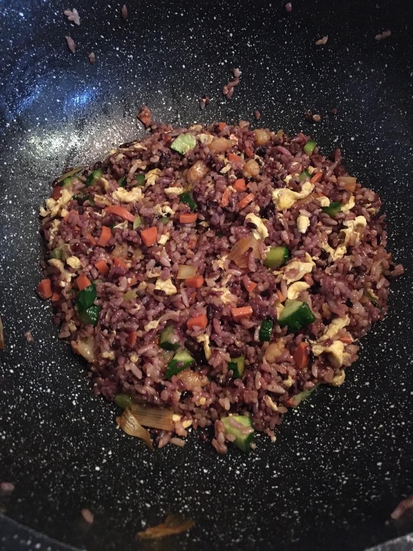 虾仁青瓜蛋炒饭