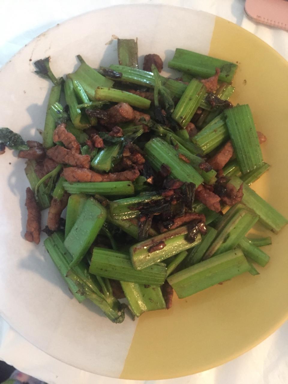 芹菜炒肉