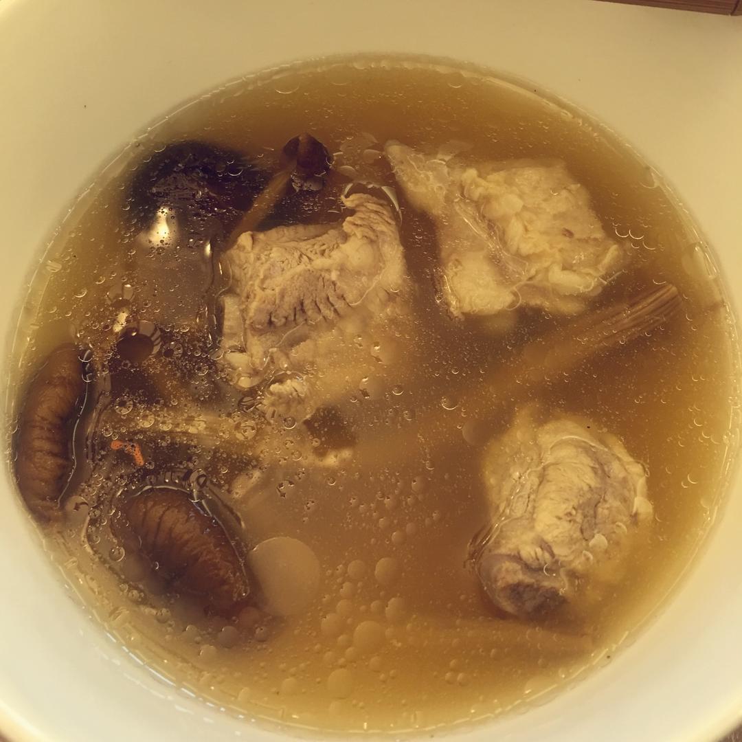 茶树菇排骨汤