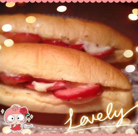 红肠沙拉包的做法