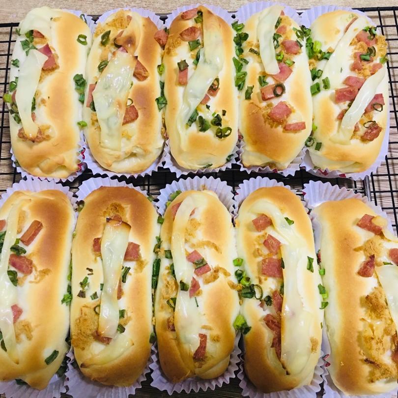 火腿肉松芝士面包