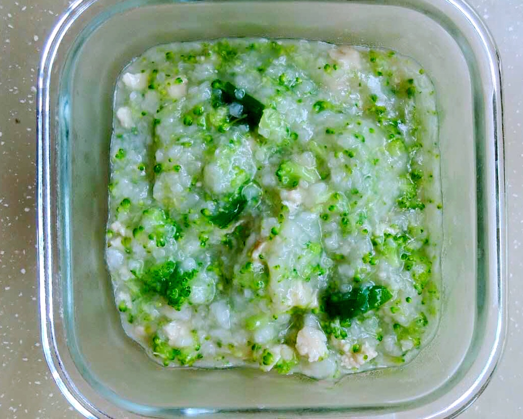 宝宝辅食：西兰花鸡肉软米饭的做法