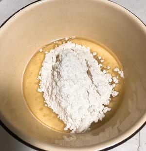 戚风蛋糕（烤箱）完全零起点，普通面粉也可以烤戚风的做法 步骤4