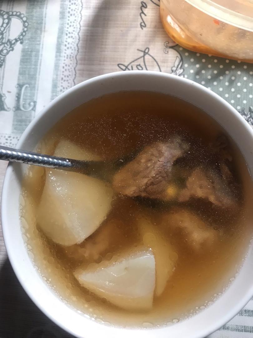 简单到只用一种调料的牛腩炖萝卜汤