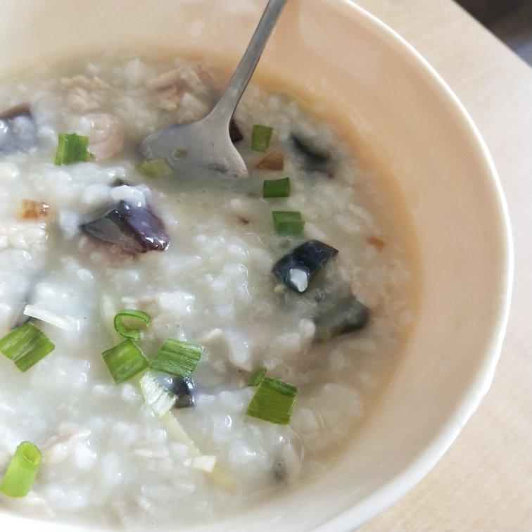 妈妈👩教我做的皮蛋瘦肉粥🥣简单快捷美味😋