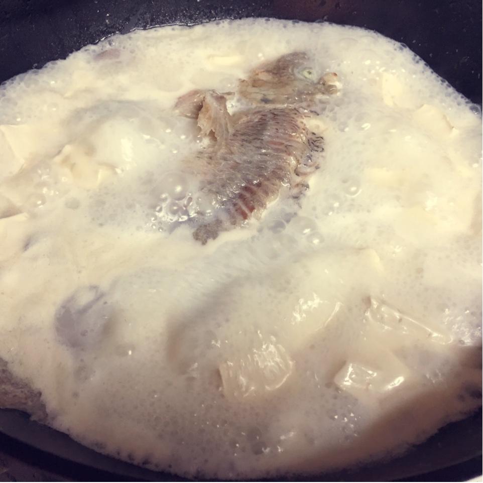 鲫鱼豆腐汤