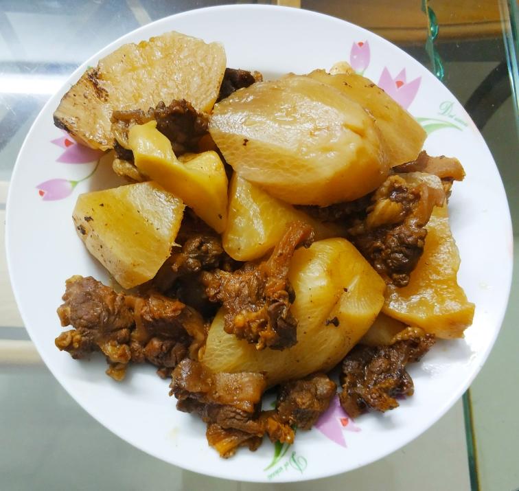 美味牛腩萝卜煲的做法