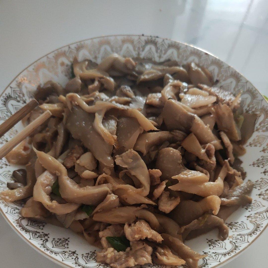 平菇炒肉片