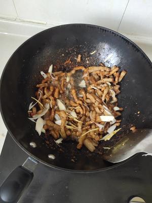 白玉菇洋葱炒肉丝（家常小炒）的做法 步骤2