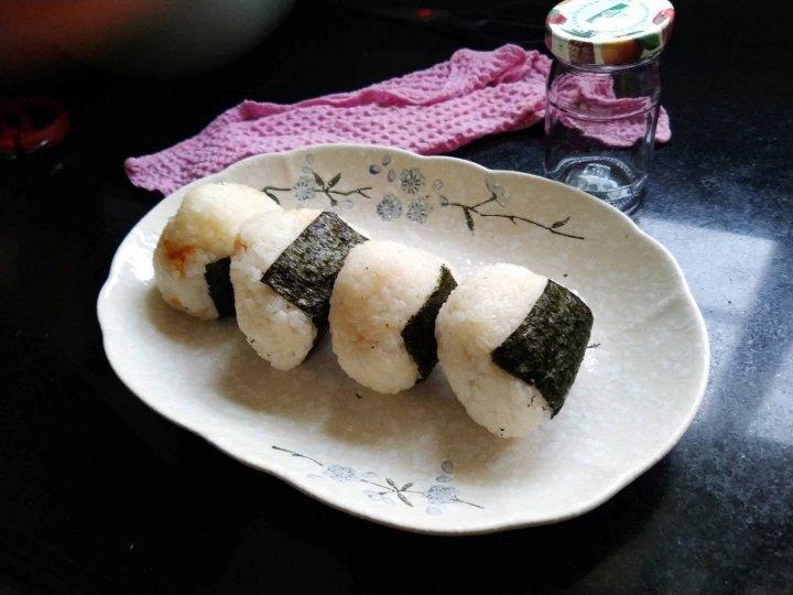 肉松饭团