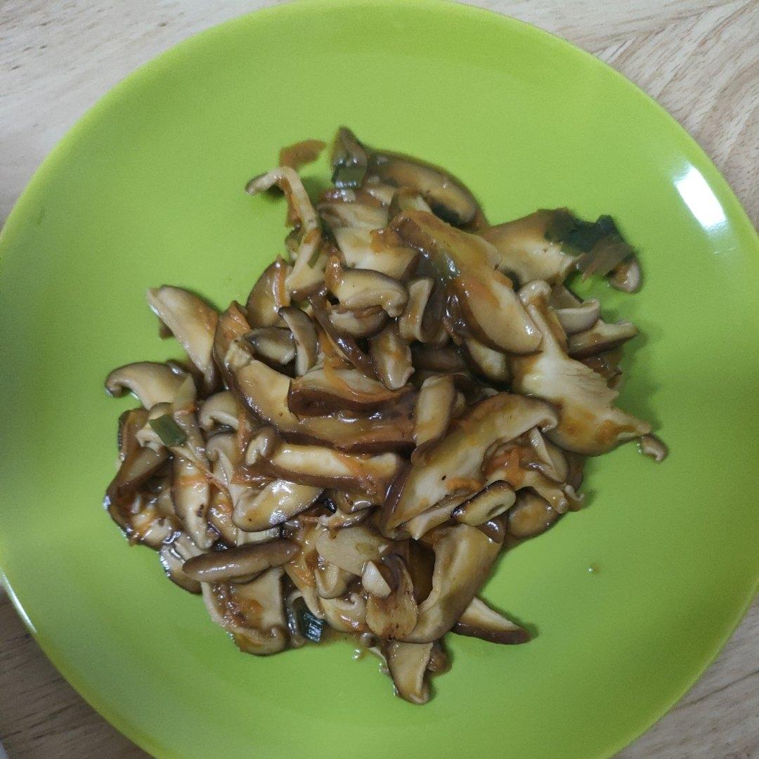 香菇这样炒比肉都好吃😋素炒香菇