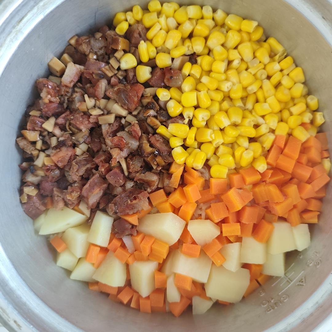 全网最好吃的网红焖米饭，做出了煲仔饭的赶脚，俩儿子抢着吃