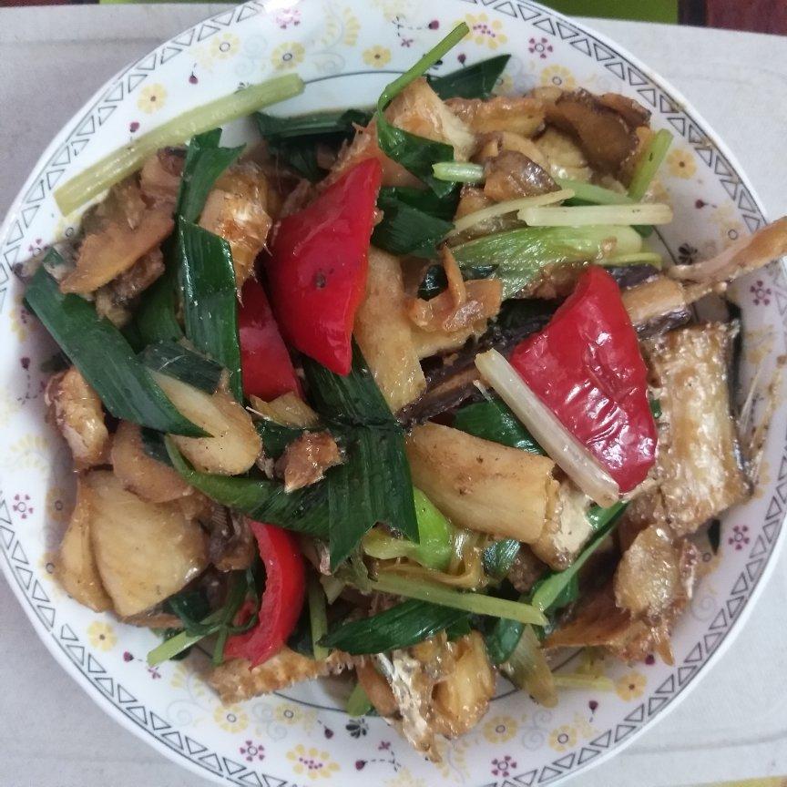 大蒜炒鳗鱼干