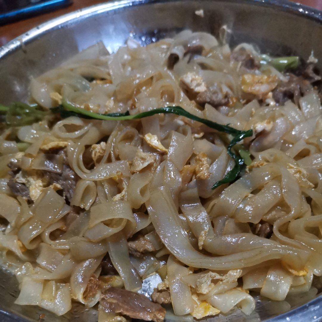 路边摊的炒河粉