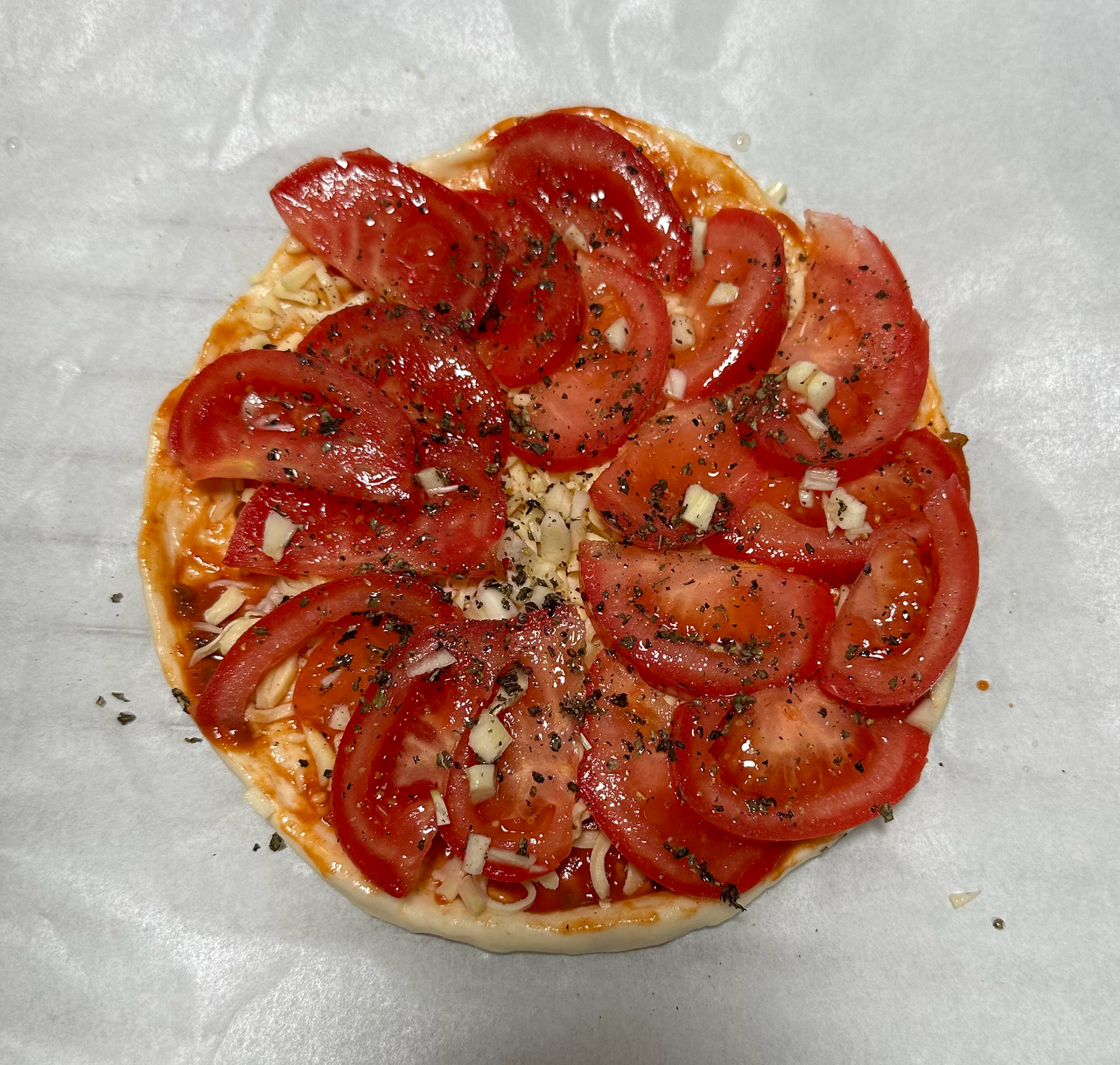 番茄芝士薄底披萨