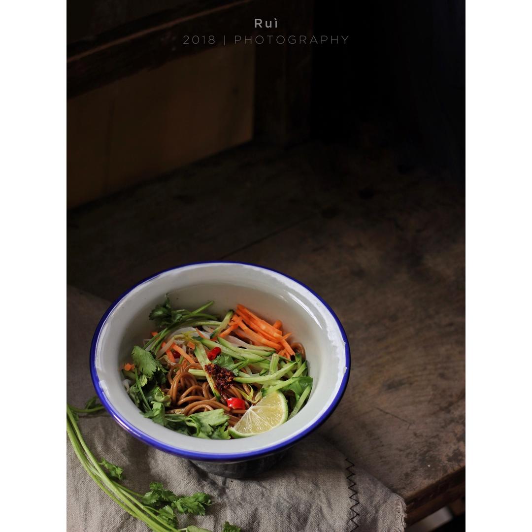 想不好吃都难的——酸甜清爽青柠鸡胸肉凉面！gif小动图