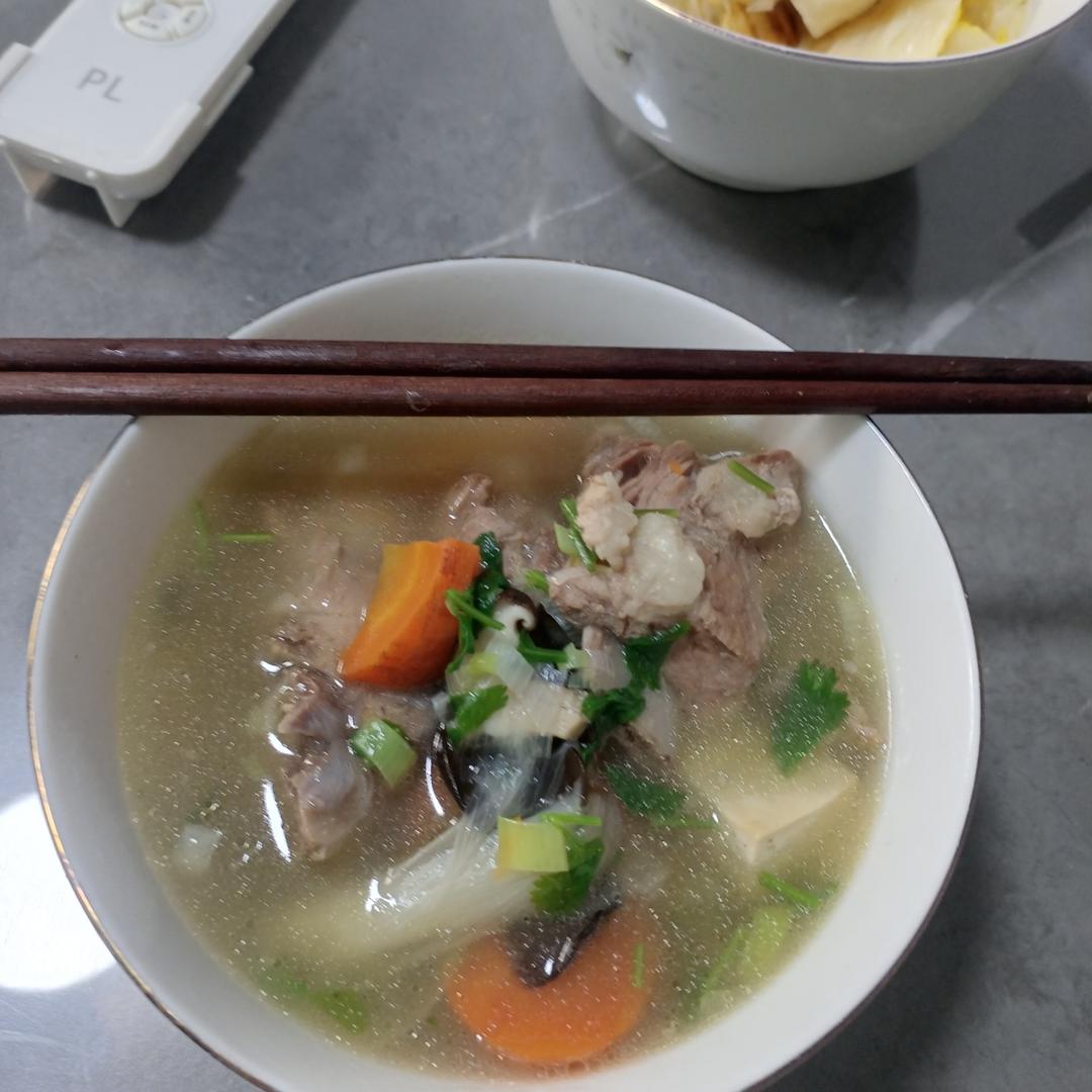 萝卜炖排骨-秋冬懒人汤
