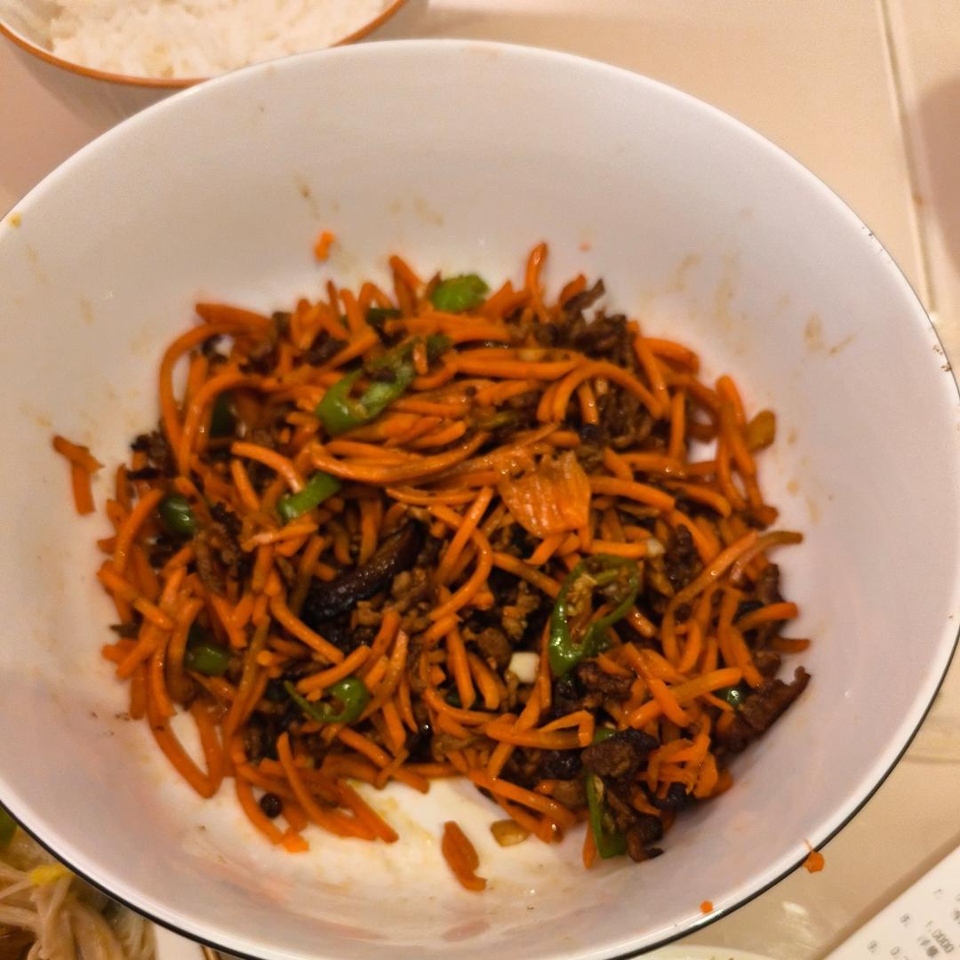 超级下饭胡萝卜丝炒肉