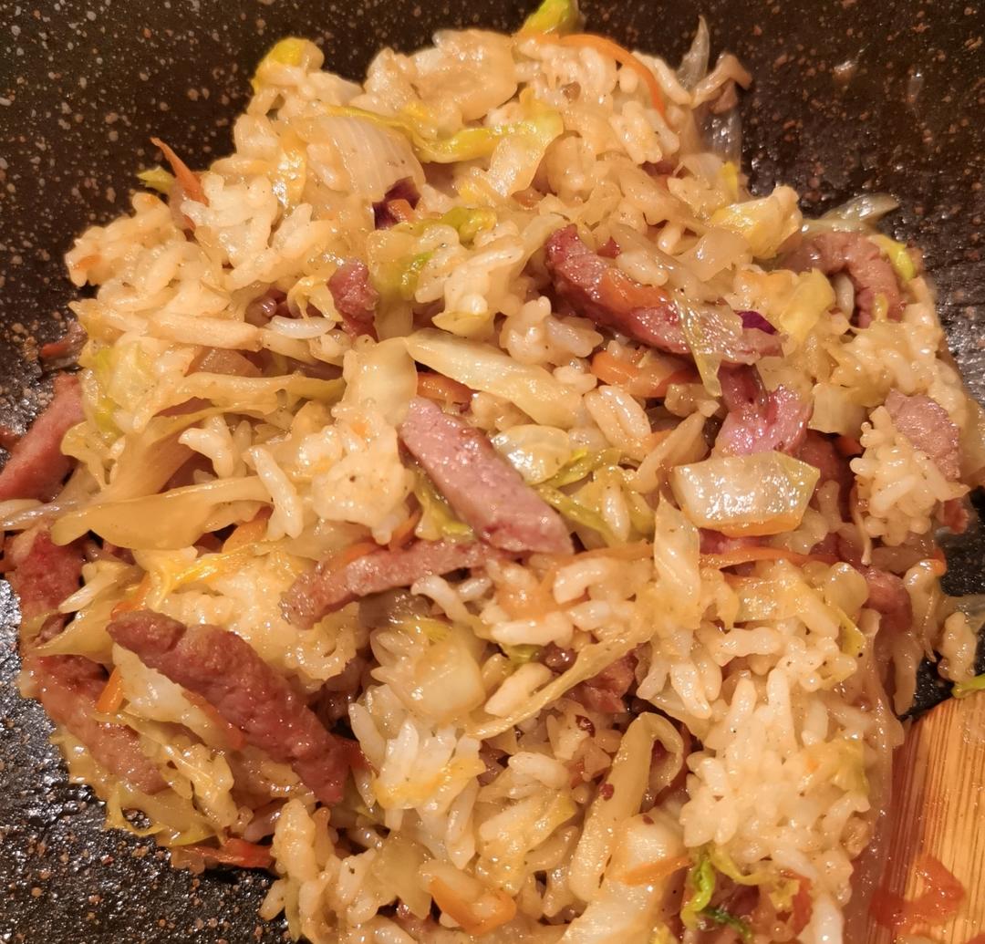 圆白菜牛肉炒饭