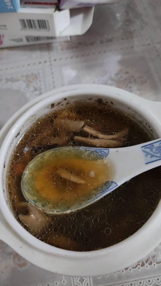 汤鲜味美的羊肚菌煲汤