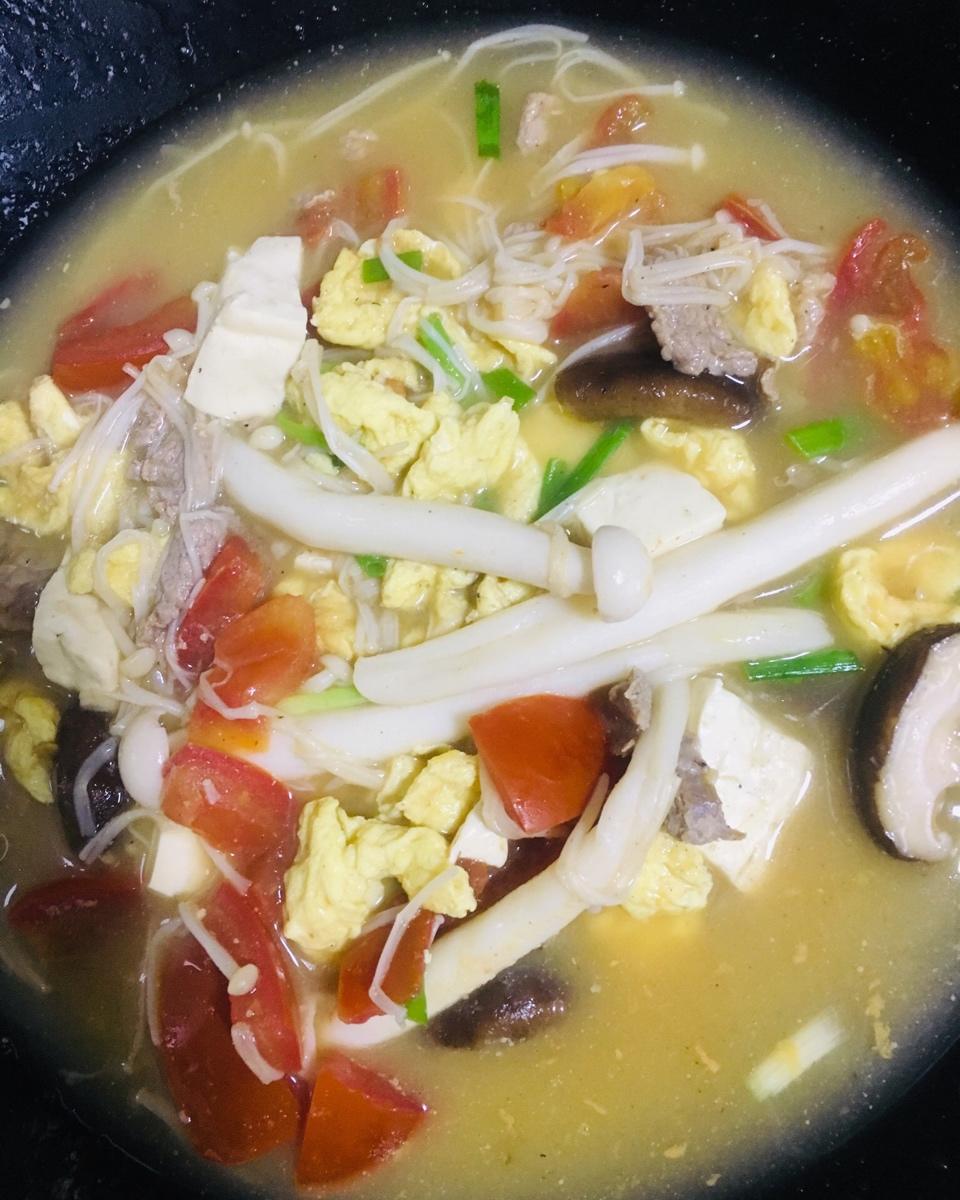 西红柿菌菇豆腐汤