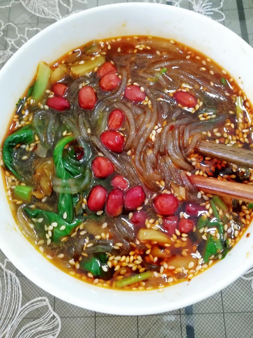 yoyo梅子做的家庭版酸辣粉