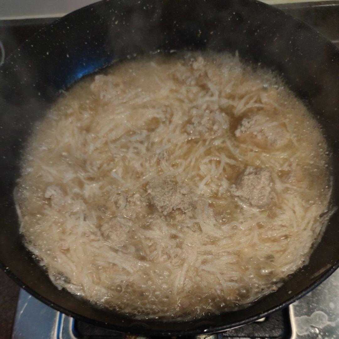 萝卜丸子粉丝汤