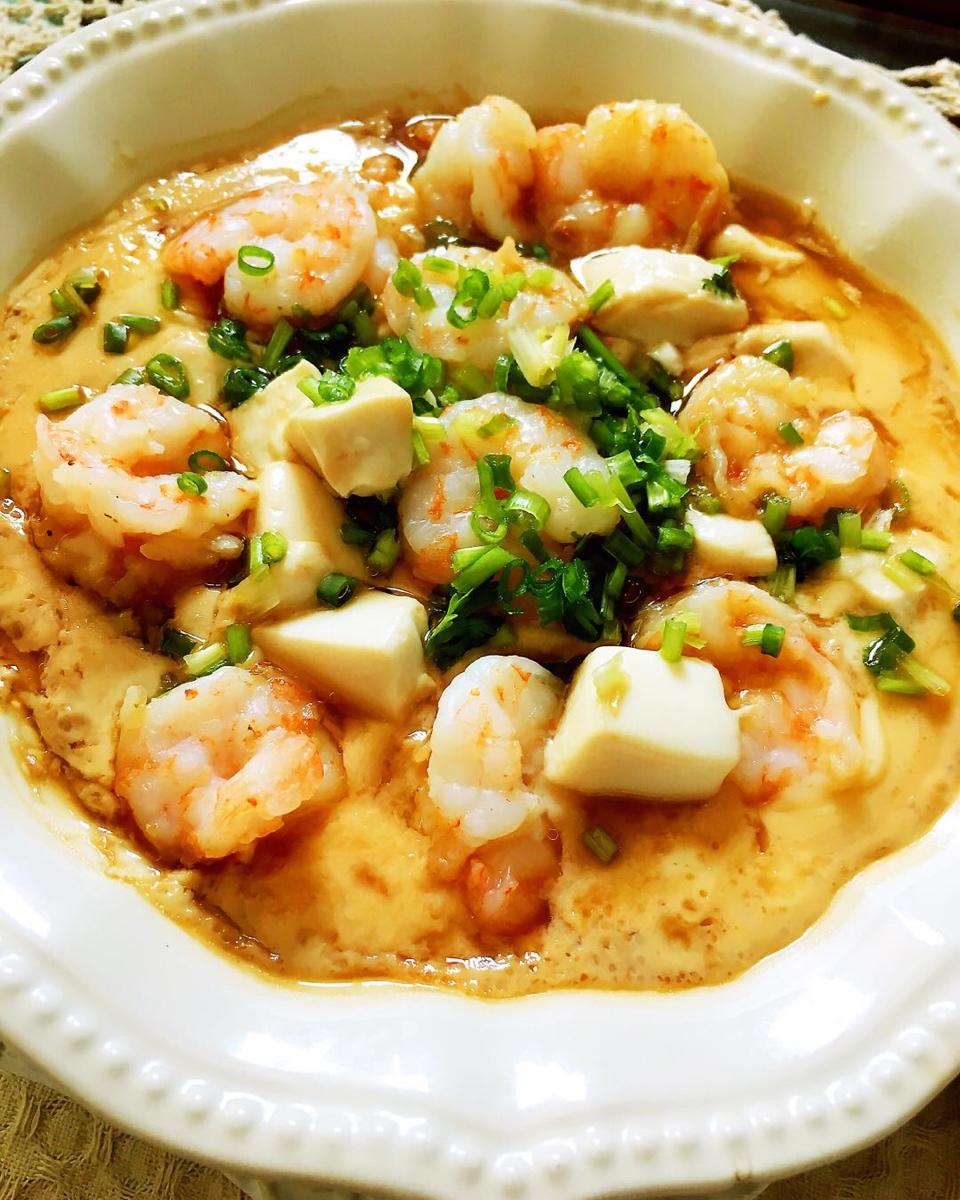 余烟袅袅做的豆腐虾仁蒸水蛋