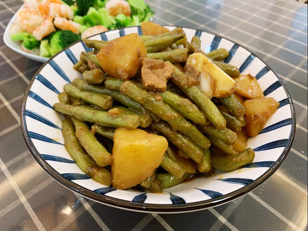 🌈酱焖土豆豆角～酱香十足，绵软入味的做法