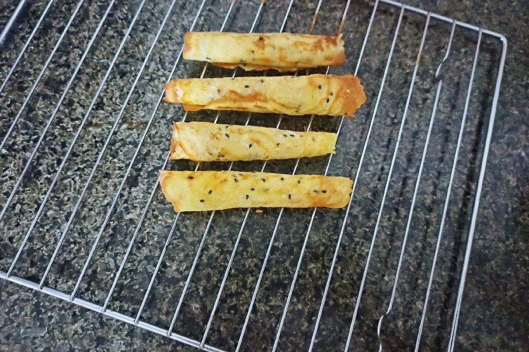鸡蛋卷，平底锅就能做，酥到掉渣