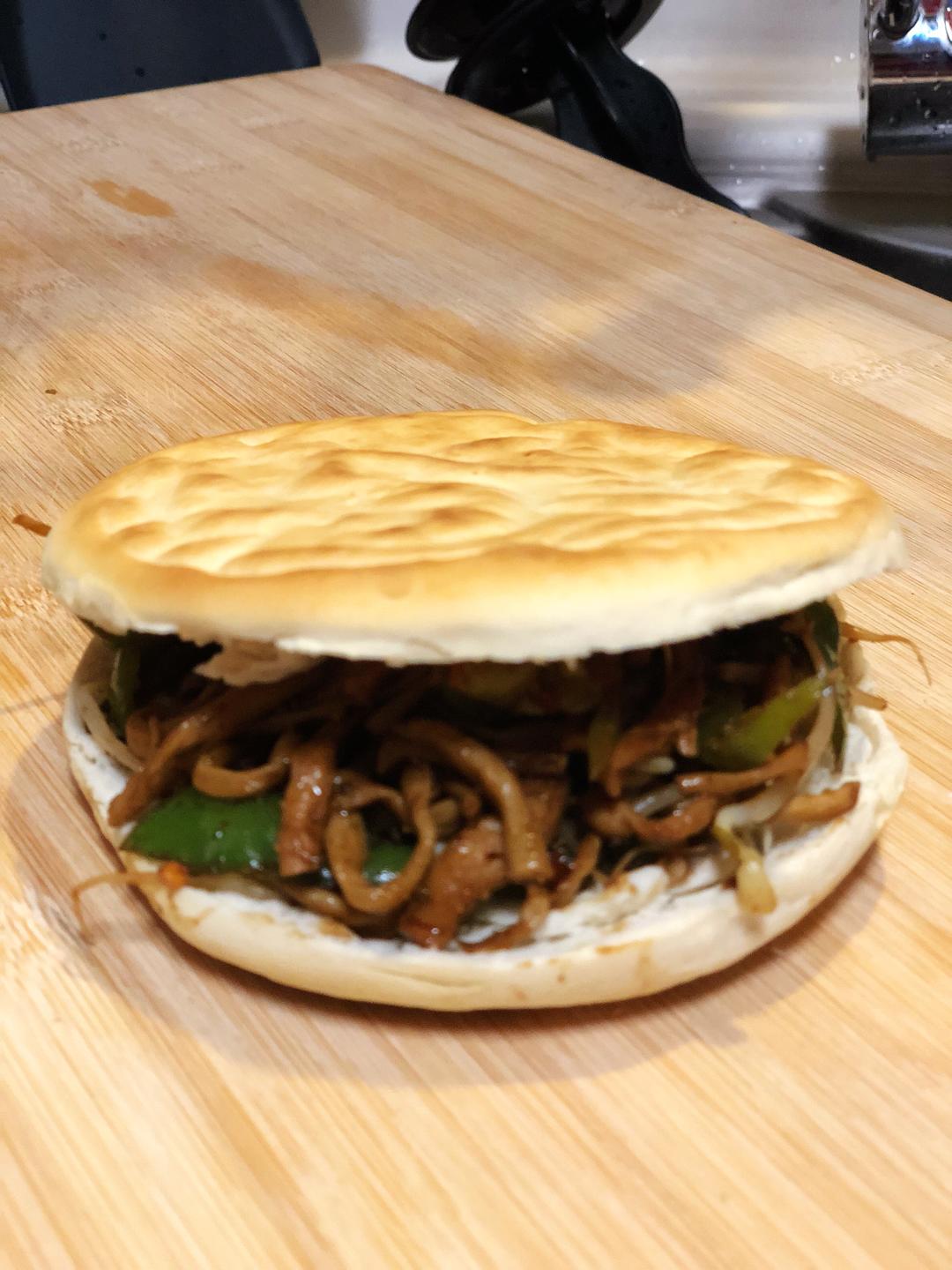 孜然炒豆芽夹馍