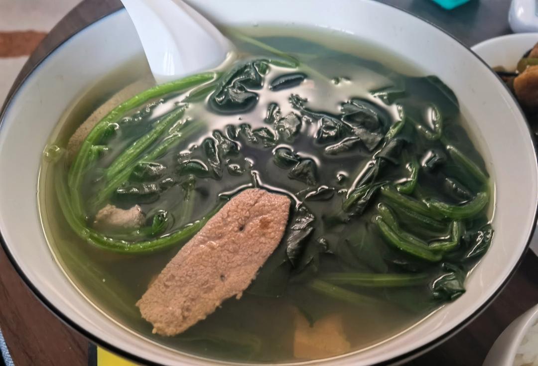 菠菜猪肝汤（猪肝嫩滑汤清澈）
