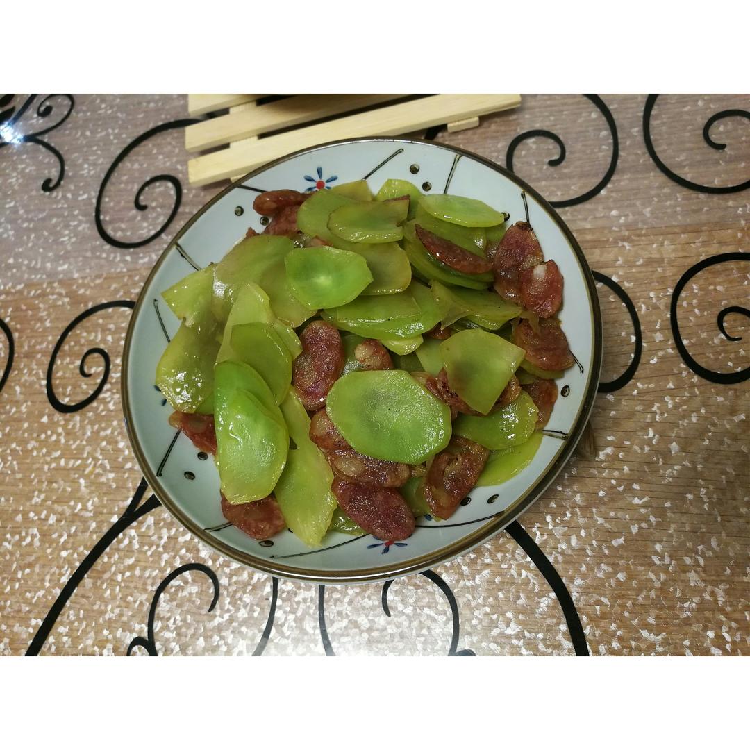 广式香肠炒莴笋