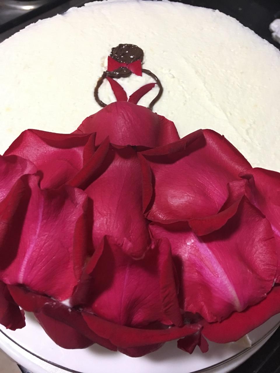 玫瑰花瓣生日蛋糕