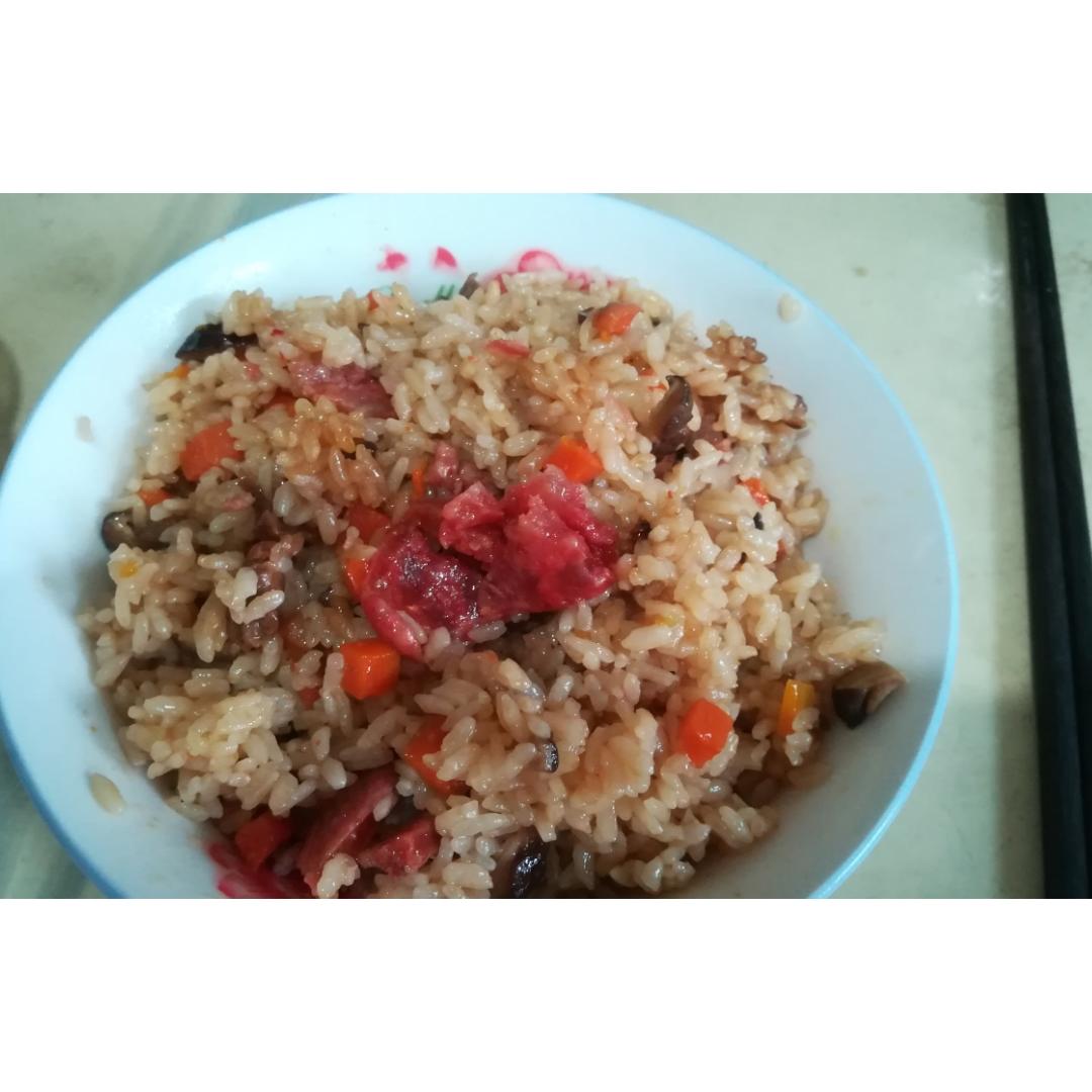 香菇辣肠焖饭 Fried Rice With Sausage &Mushroom