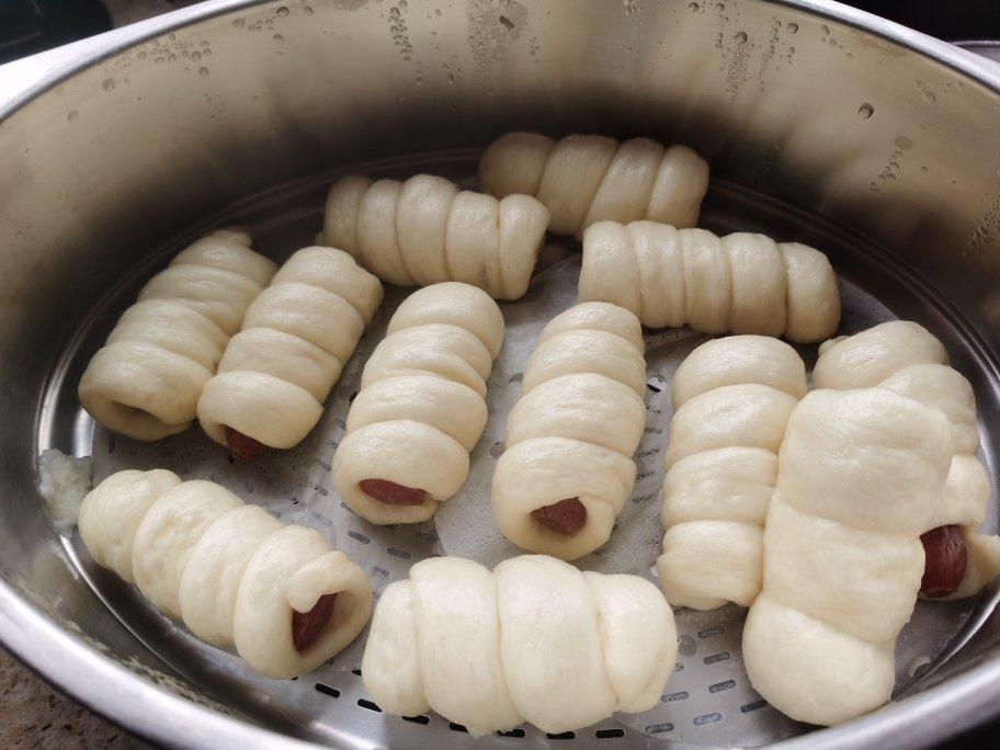 松软奶香的香肠包～