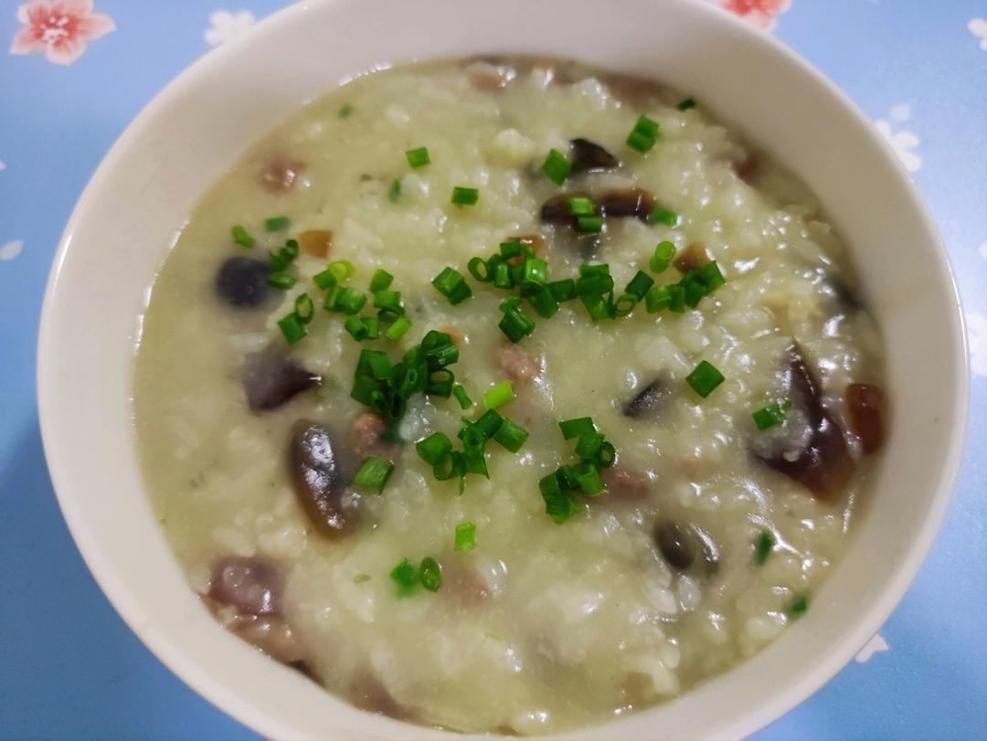 妈妈👩教我做的皮蛋瘦肉粥🥣简单快捷美味😋