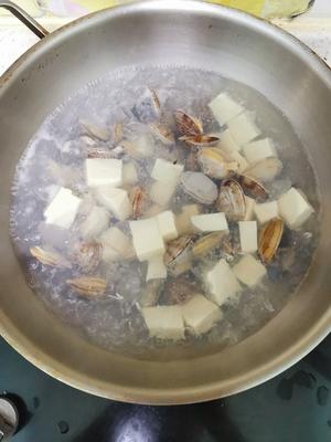 海的味道-文蛤豆腐汤的做法 步骤4