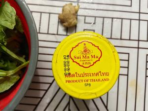 泰国虾酱炒豌豆尖的做法 步骤3