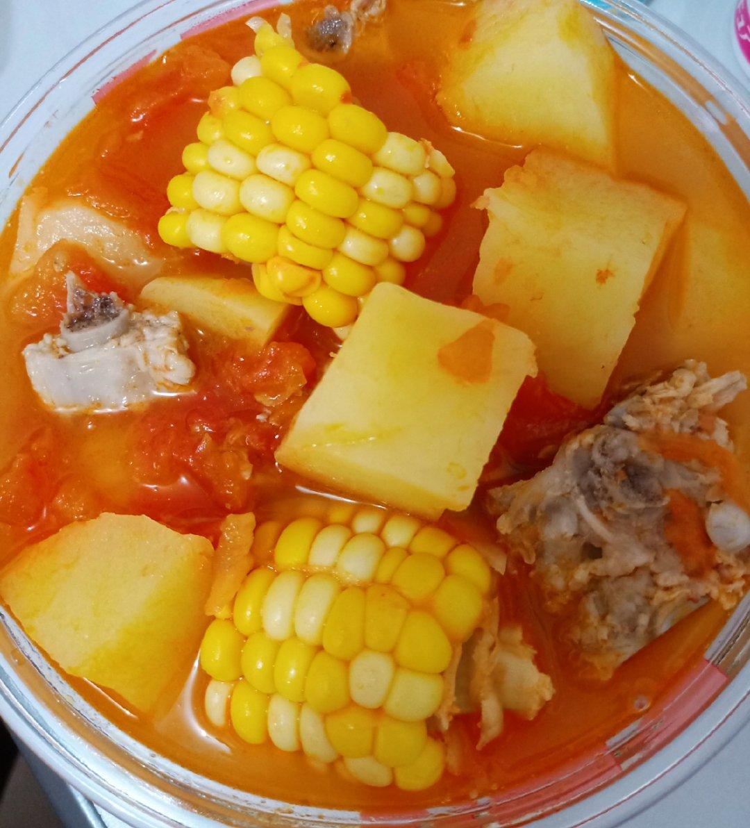 番茄土豆玉米排骨汤